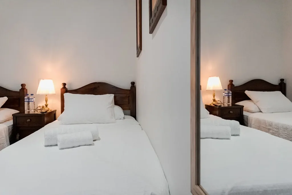 El Hostal santa ana suite and rooms habitación doble con baño compartido 2 camas